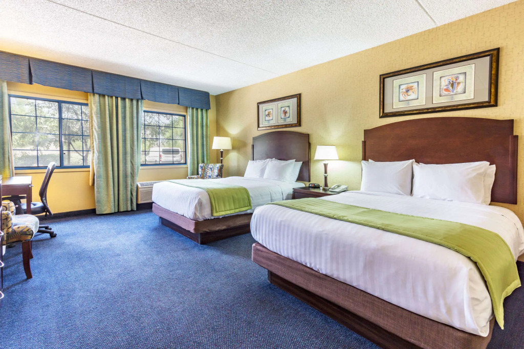 Days Inn & Suites by Wyndham Mesa Near Phoenix