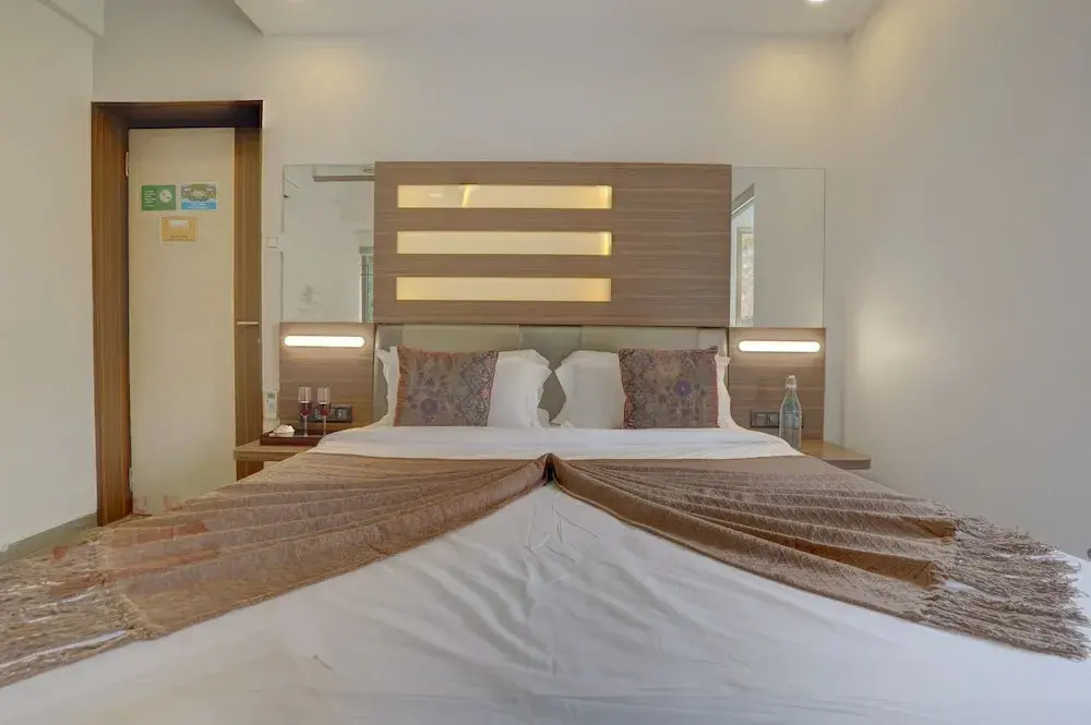 Alaya Stays Adarsh Villa Pet-Friendly 3-BHK With Swimming Pool, Balcony, Bathtub and Scenic Views
