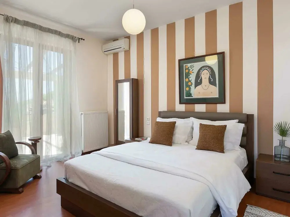Villa in Agia Pelagia With Pool & Sea Views