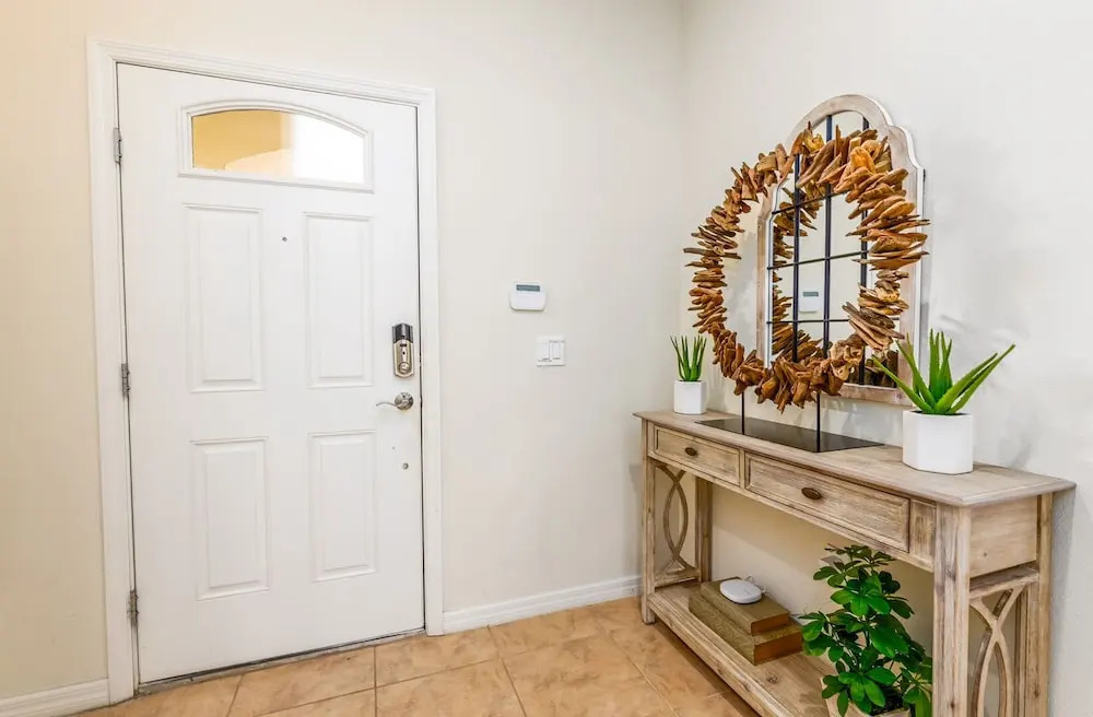 Amazing New TownHome 5 Bdr 4,5 Bath with Pvt Pool and Access to Clubhouse,15min from Disney