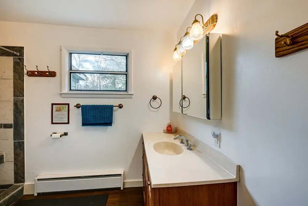 Private Hot Tub & Covered Deck: Cozy Whittier Gem