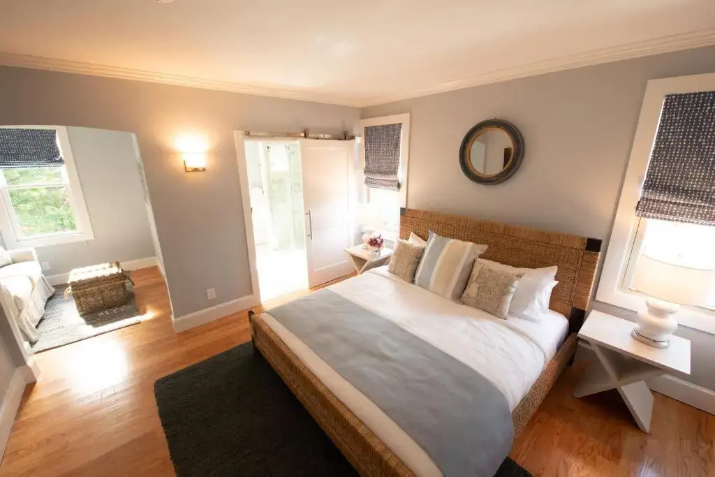 Town & Tide Inn