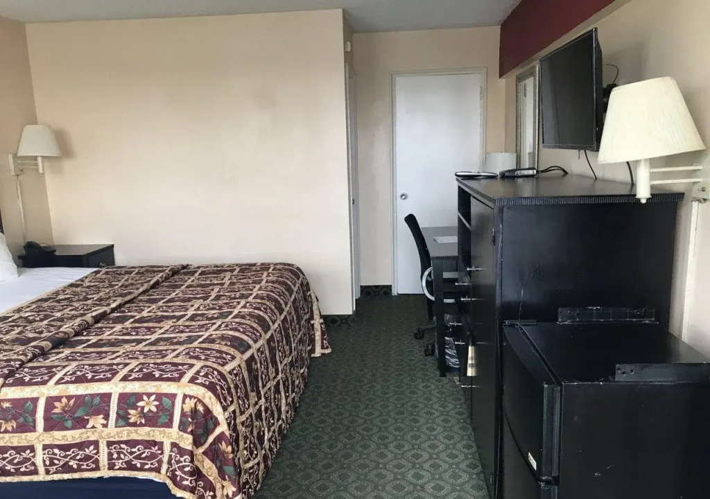 Red Carpet Inn & Suites