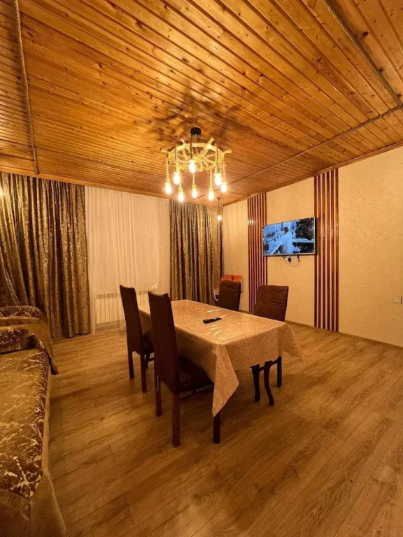 Cozy House With Swimming Pool Near City Center