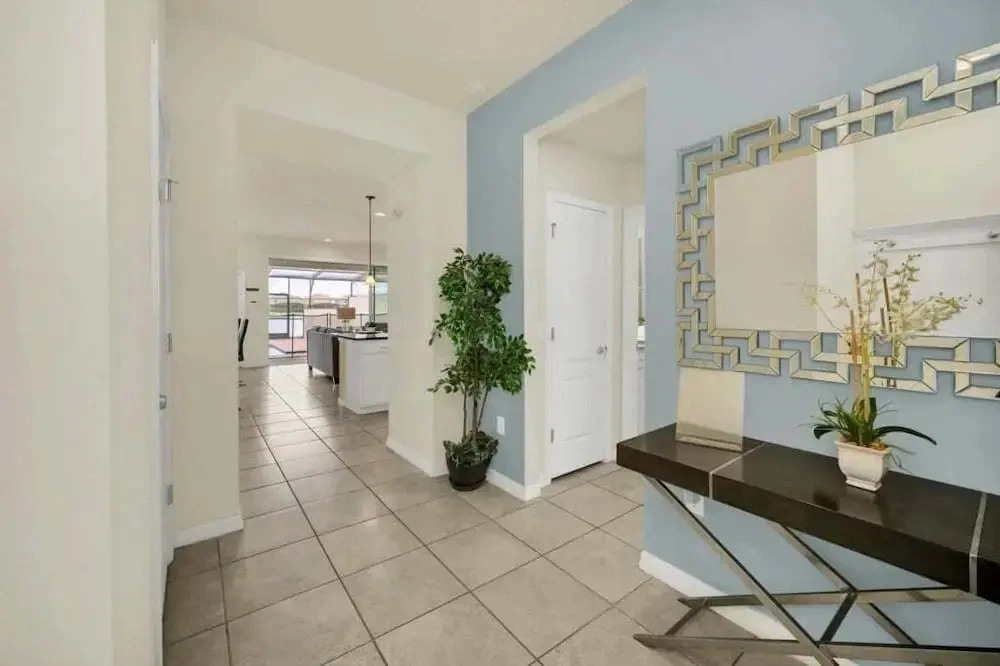 Lake View Serene & Peaceful Pool Home! 5 Bedroom Townhouse