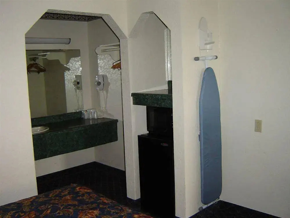 Regency Inn Motel by the Beach