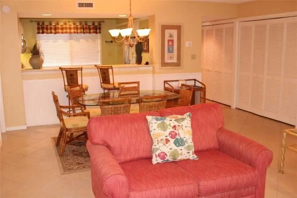 Richmond Park Three-bedroom Apartment 11-D