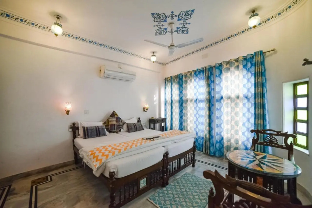 Hotel Devraj Niwas on Lake Pichola