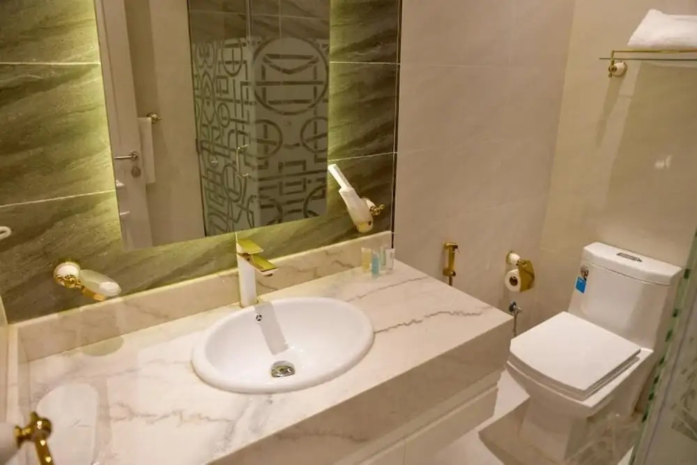 Crown City Hotel -فندق كراون ستي