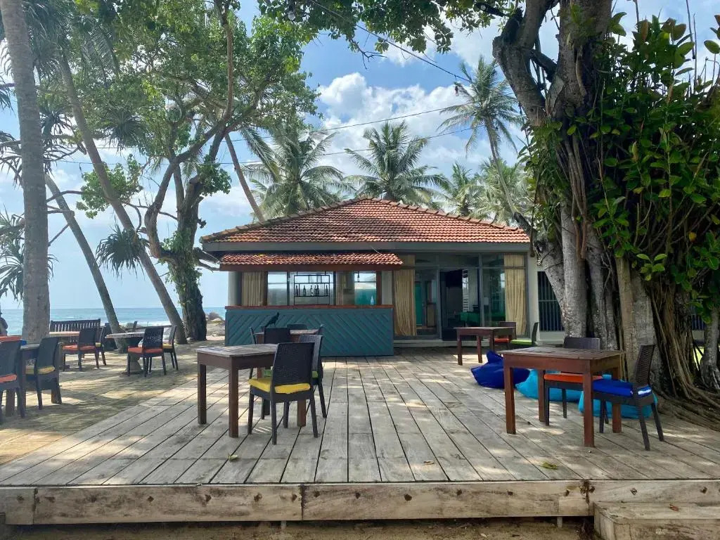 Sri Gemunu Beach Resort