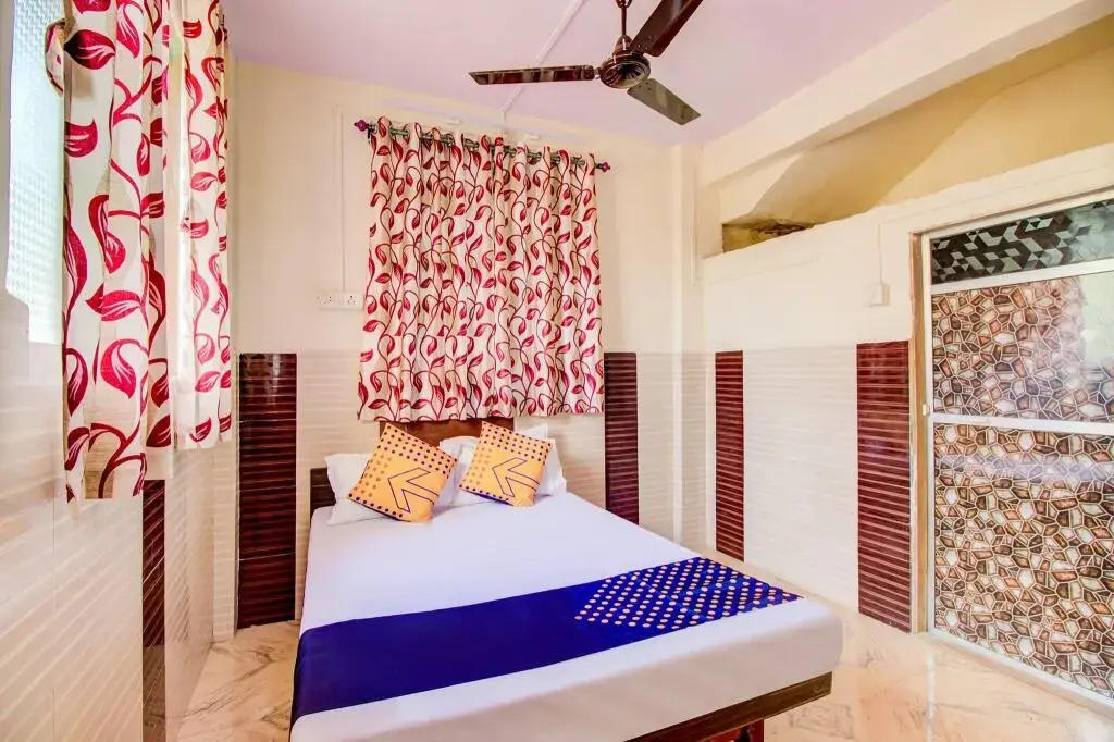 Viraj Lodging & Boarding by OYO Rooms