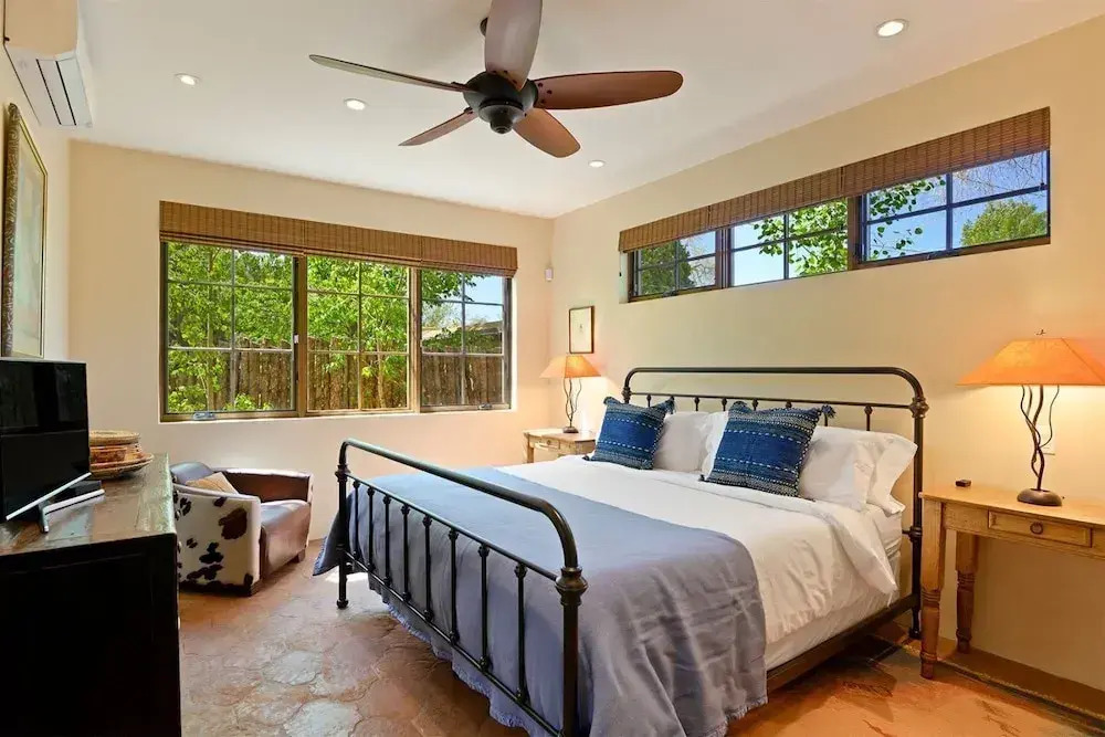 Casa Cuervo - Luxury Home With Gorgeous Amenities a Block off Canyon Rd