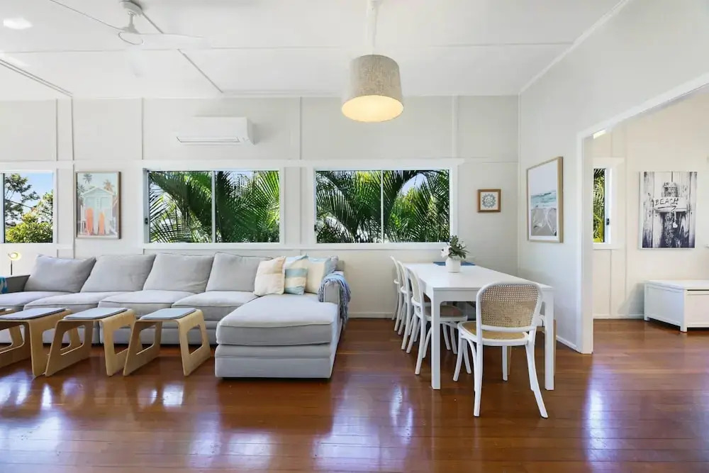 2-bed Beach House in Burleigh Heads Amidst Nature