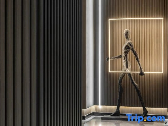 Meet the Vino Hotel (Pedestrian Street City Plaza)