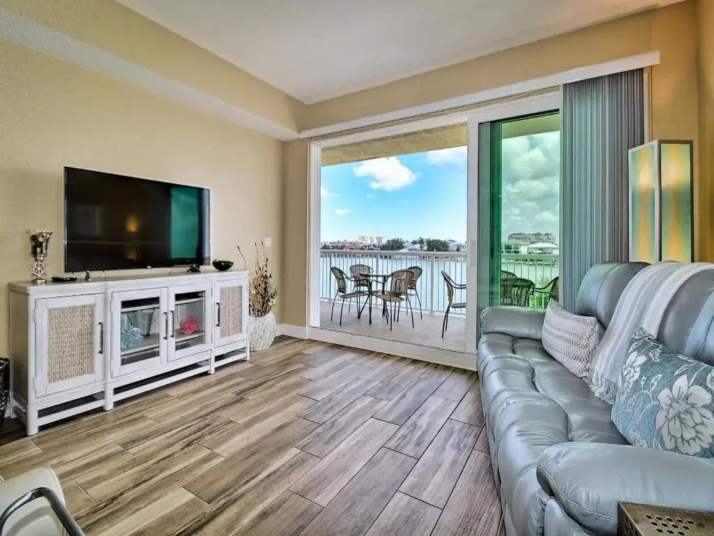 Sandpiper's Cove 303 Waterfront 3 Bedroom 2 Bathroom - Sandpiper's Cove 23146