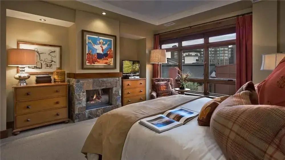 Grouse Mountain 510 4 BedroomCondo By Moving Mountains