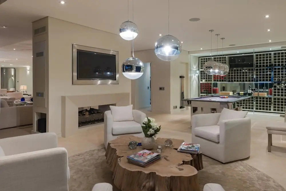 Camps Bay Luxury 5 Star 5 Bed w Gym Majestic Villa