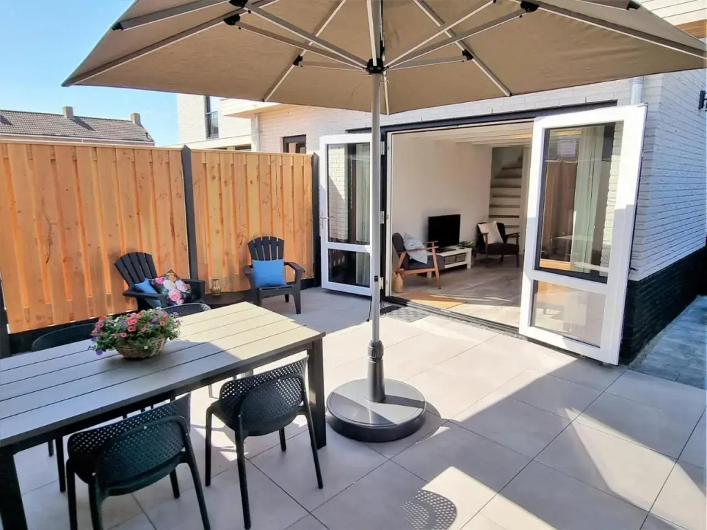 DJV86 NEW Modern holiday home in central location