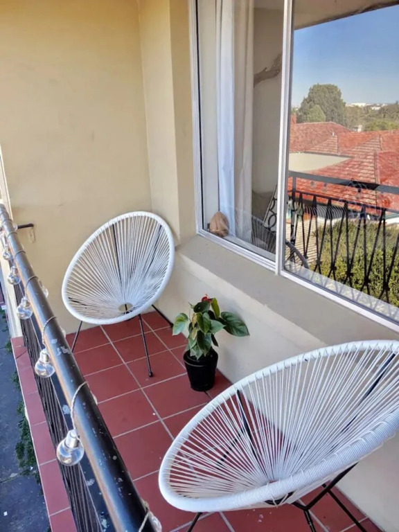 BRIGHT and airy TOP FLOOR apartment with FAB views