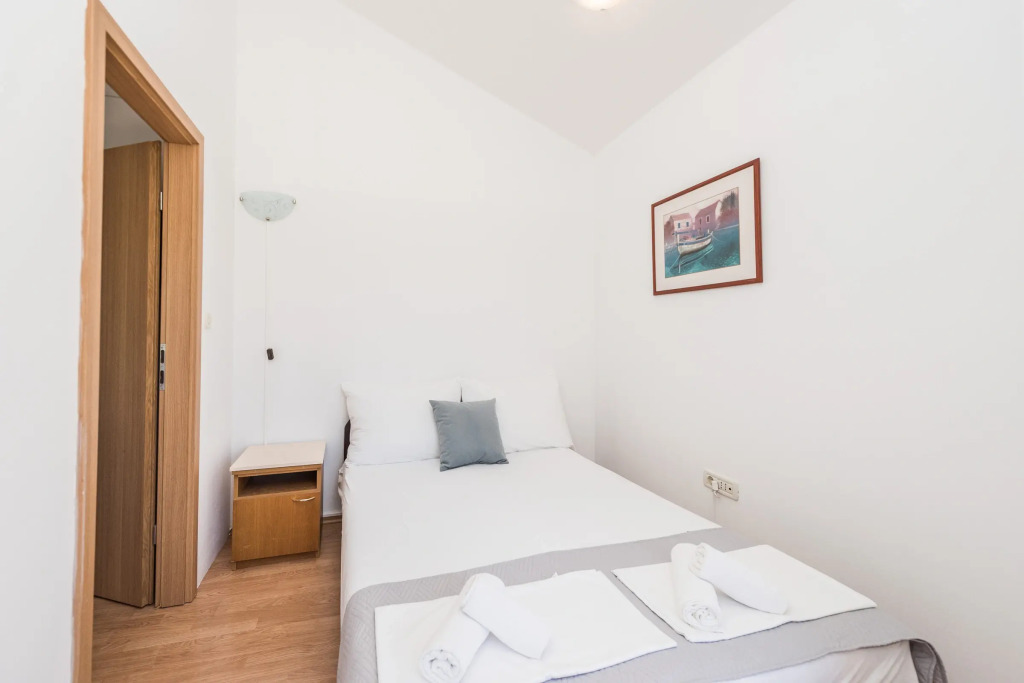 Apartment Rafaela 220m from the beach
