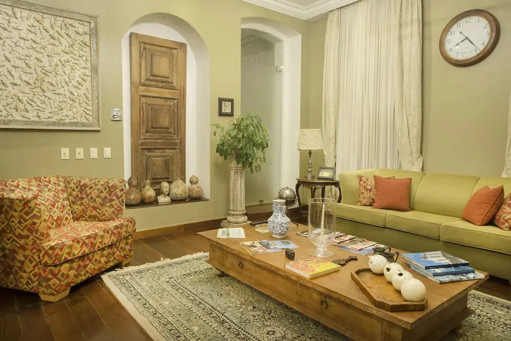 A Casa das Portas Velhas