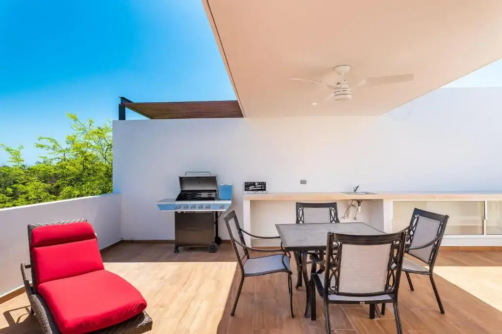Entire House- 3BR with Private Roof Top Deck