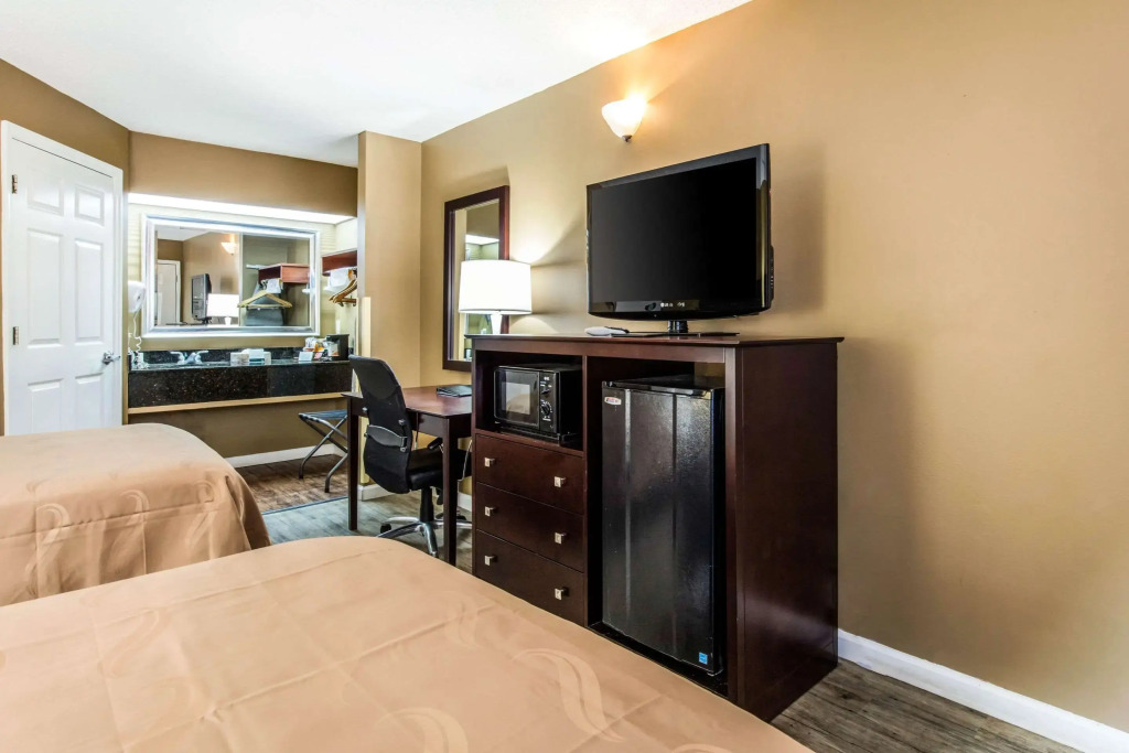 Quality Inn Bessemer I-20 exit 108