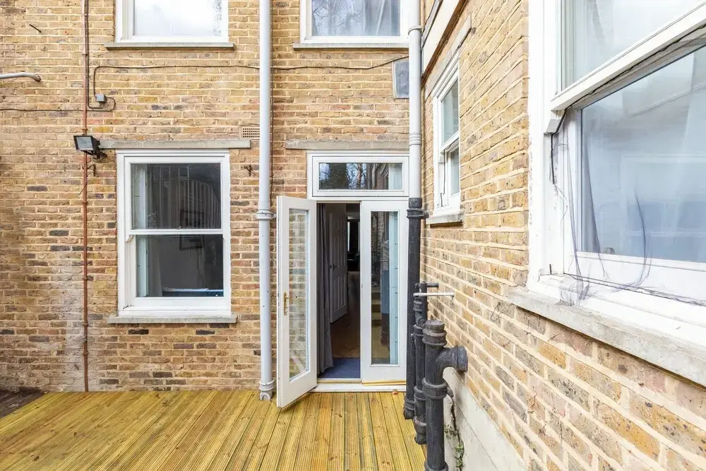 Beautiful 2 Bedroom Garden flat