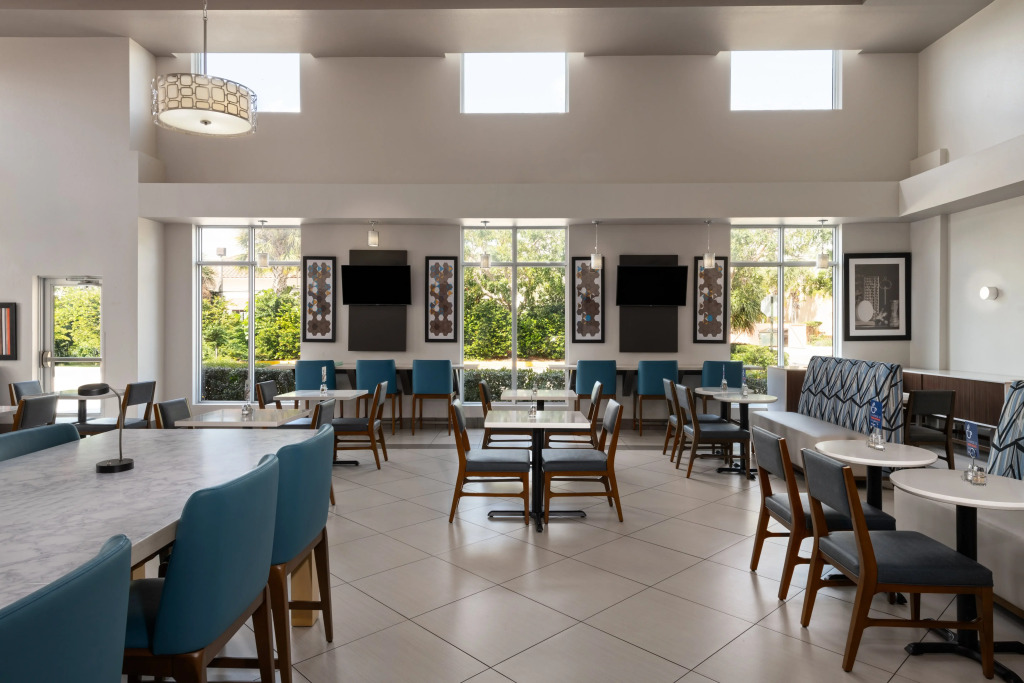 Holiday Inn Express & Suites Boynton Beach by IHG