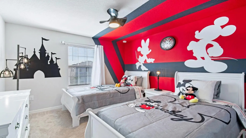 Family Themed NEW Windsor Island Home w Pool