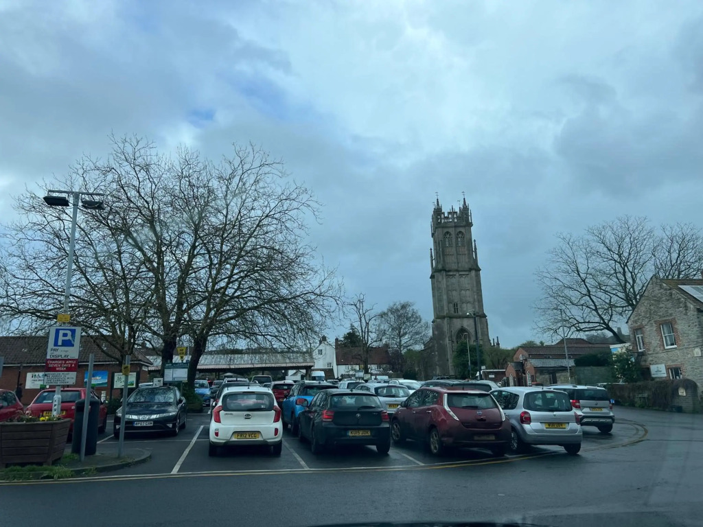 Delightful 1 bedroom Split-Level Apt in Glastonbury Town Centre