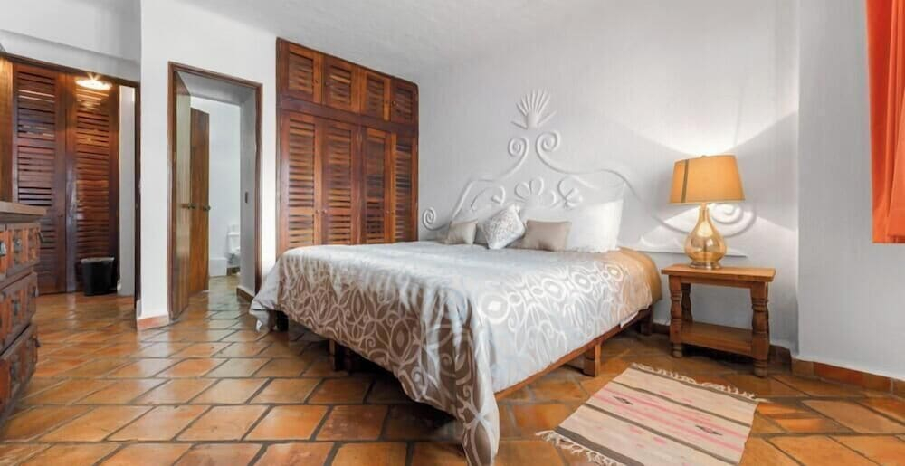 Ocean View 2Br Condo-balcony-beach-pool 710