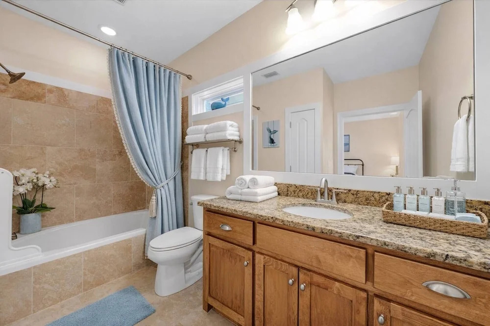 7018 Rookery 3 New Listing 2 Pools 1 min to Beach
