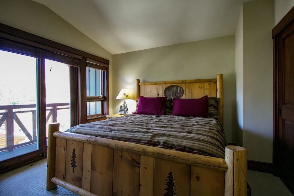 Juniper Crest 6 3 Bedroom Townhouse by RedAwning