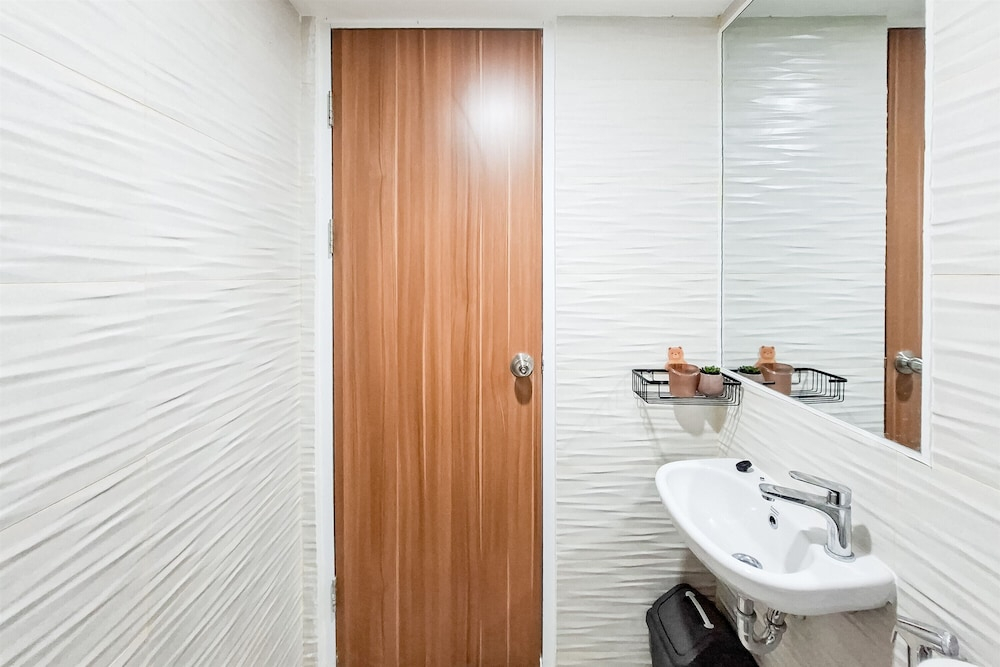 Compact White Studio At Cisauk Point Apartment