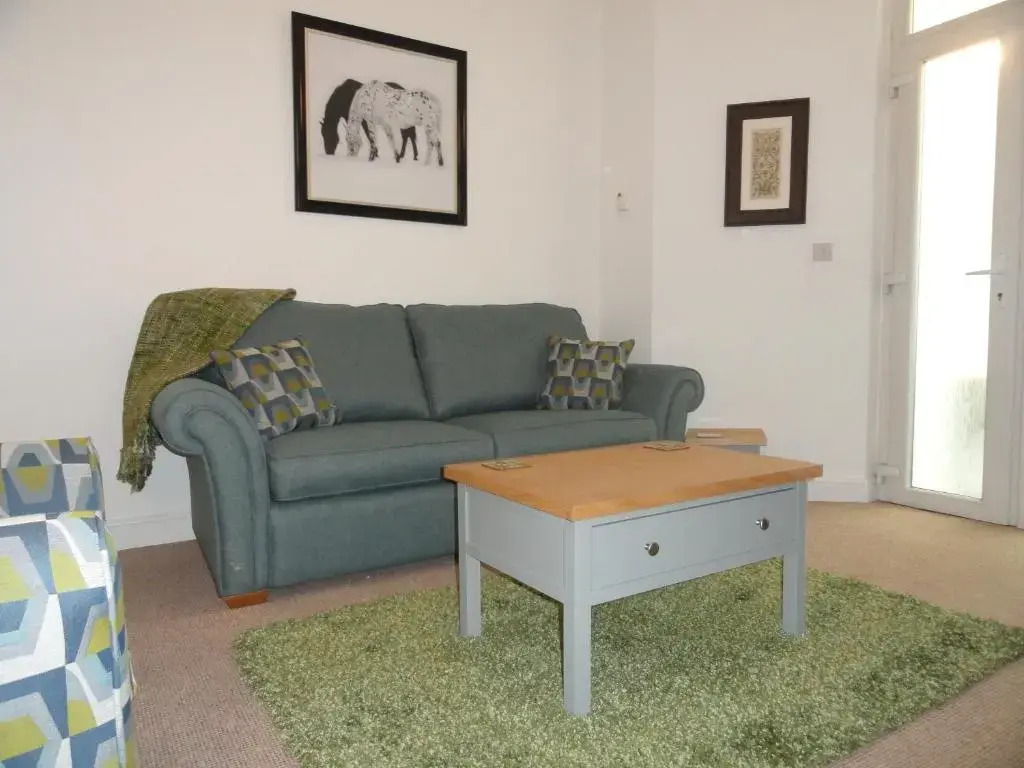 Homely and well appointed Priory Apartment by Cliftonvalley Apartments