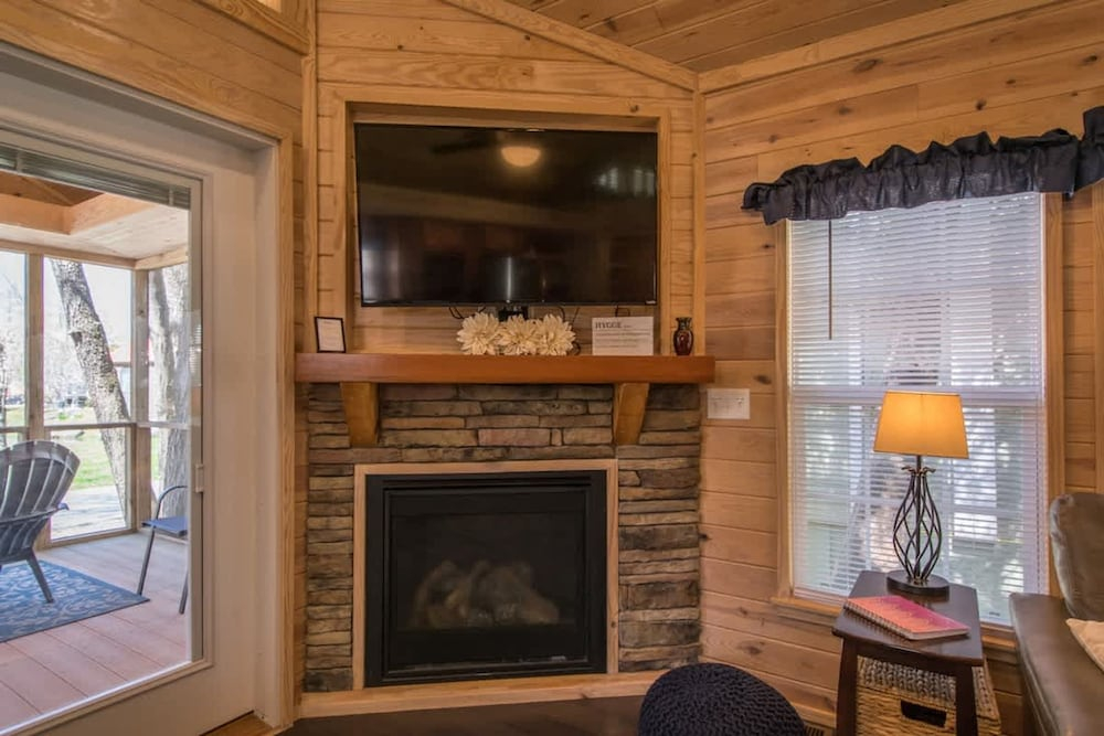 Lakeview 2BR Tiny Home Near Trails Pool Bocce