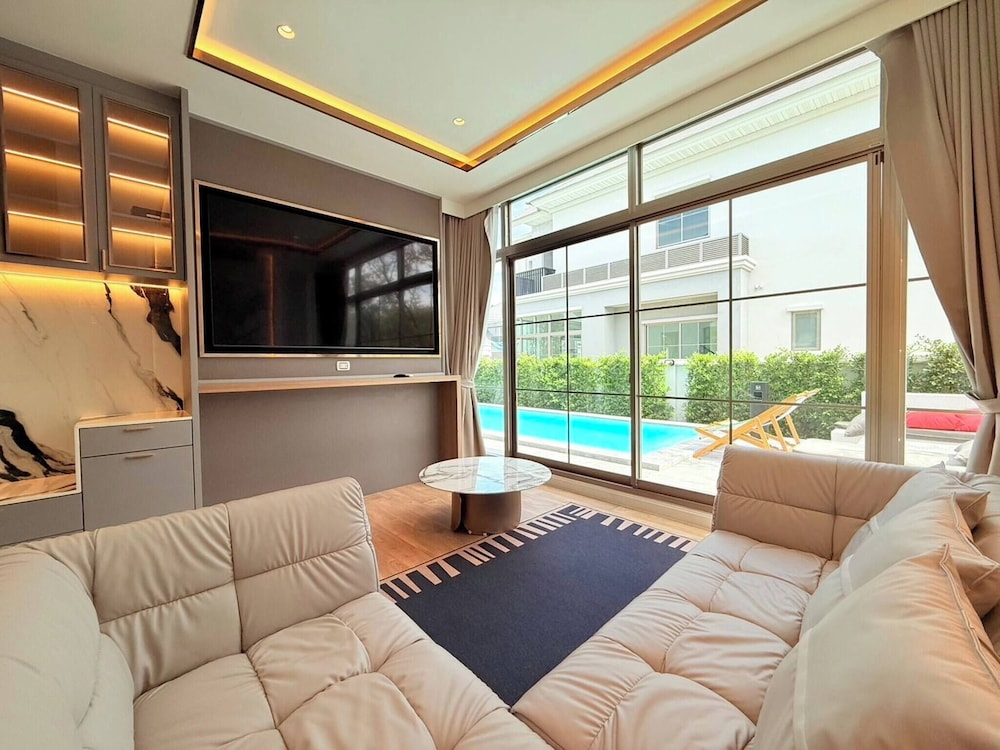Luxury House Near Suvarnabhumi Airport