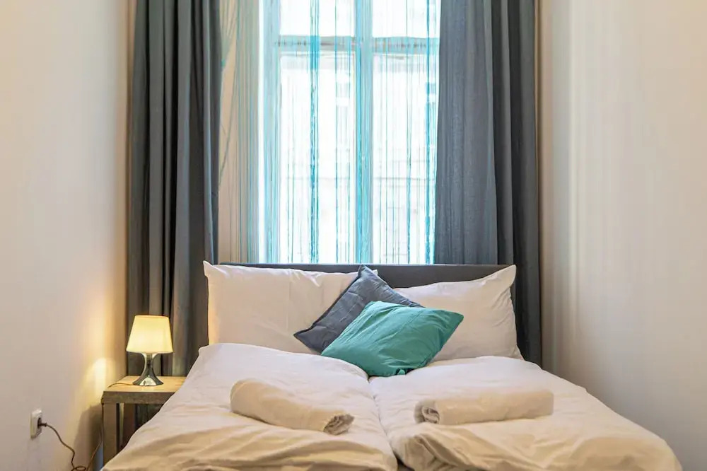 Near Wiener Stadthalle - 4BR Apt. w/ WIFI