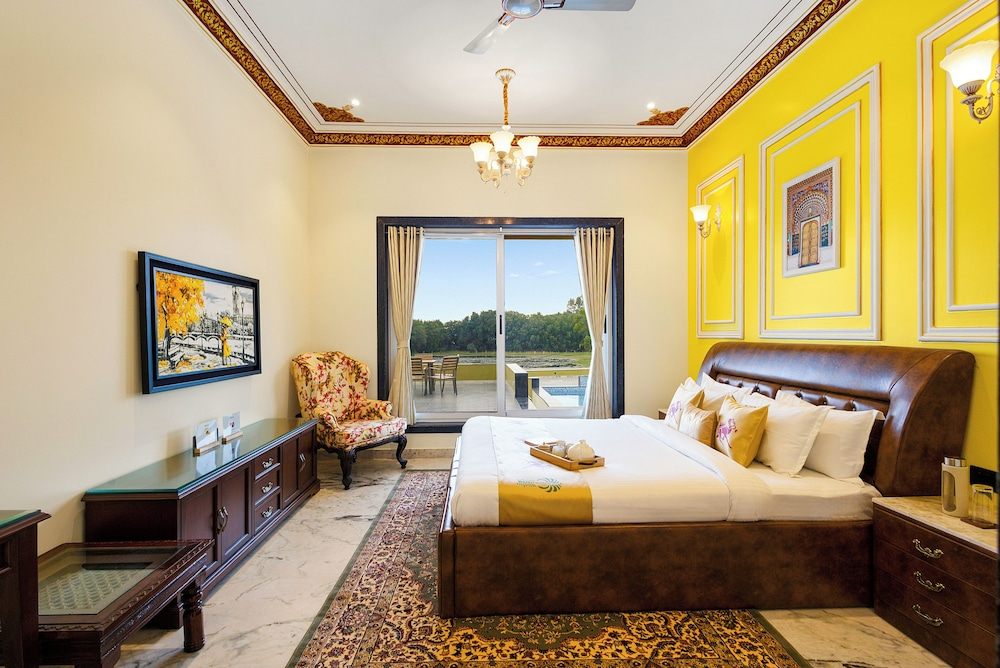 ELIVAAS Lakemount | 2 BHK with Pvt Pool at Fatehsagar Lake