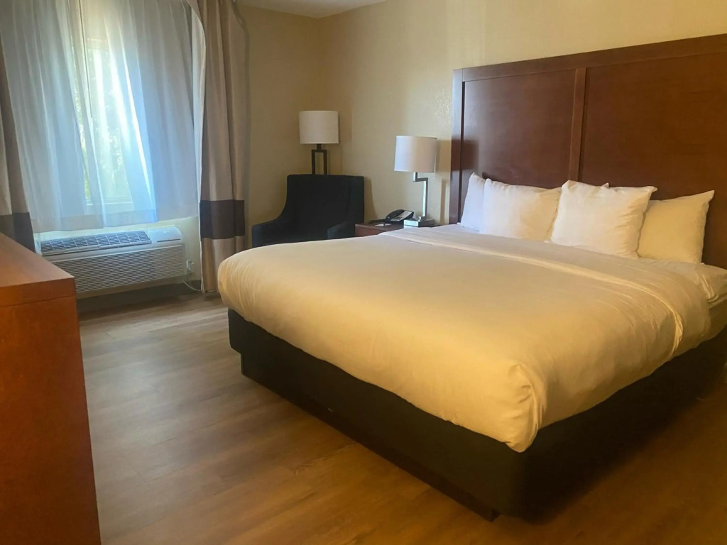 Comfort Inn & Suites Phoenix North - Deer Valley
