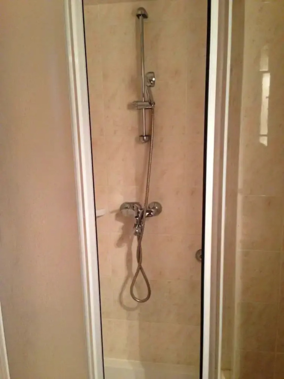 A2 - apt w Patio, Just 3 min Walking to the Beach