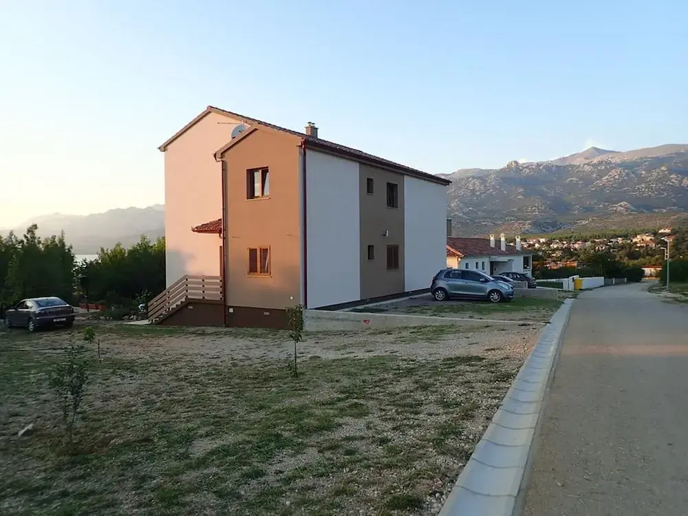 Lovely 3 Bedroom Holiday Home With Nice Covered Terrace, Near the Sea