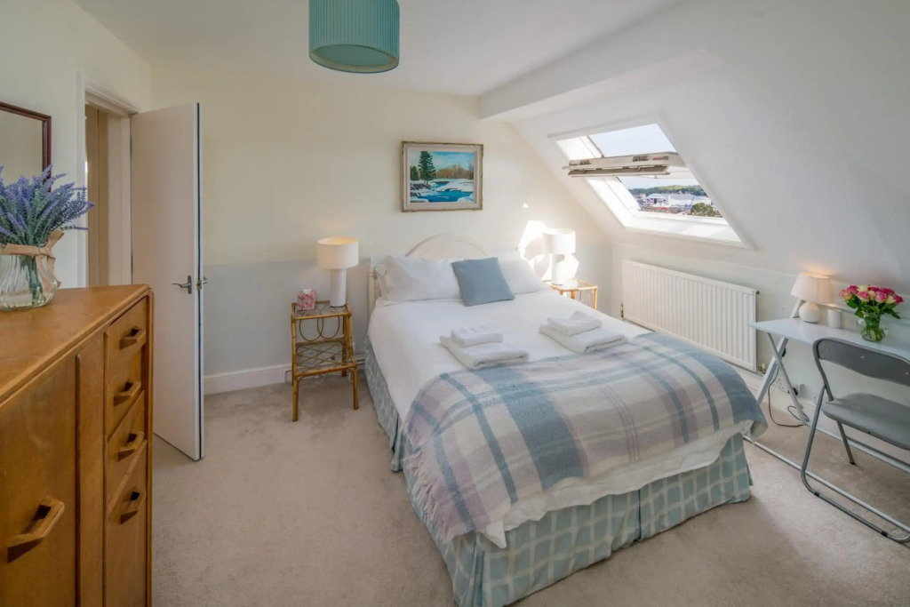Trent Tops 3-bed penthouse apartment in West Cowes