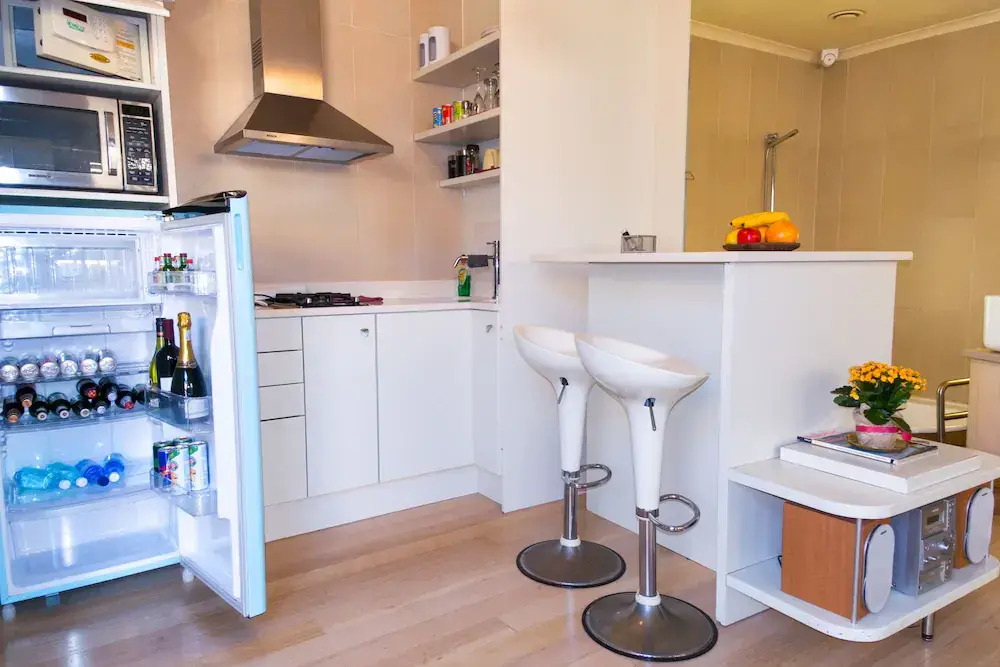 Rosedene Lodge - All solar, all aircon with pool and garden