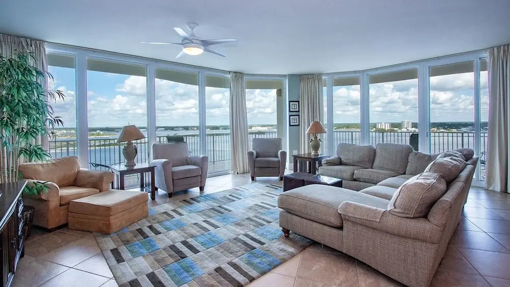 Corner Condo With Panoramic Views - Unit Crd1102