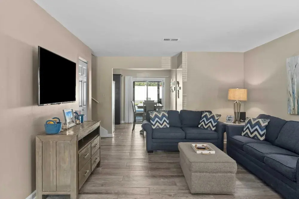 PCB Group-friendly Duplex w/ Pool, Backyard Lounge & 2 Kitchens