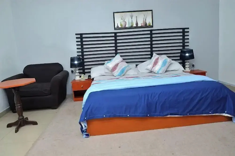 Royal Vantage Hotel and Suites