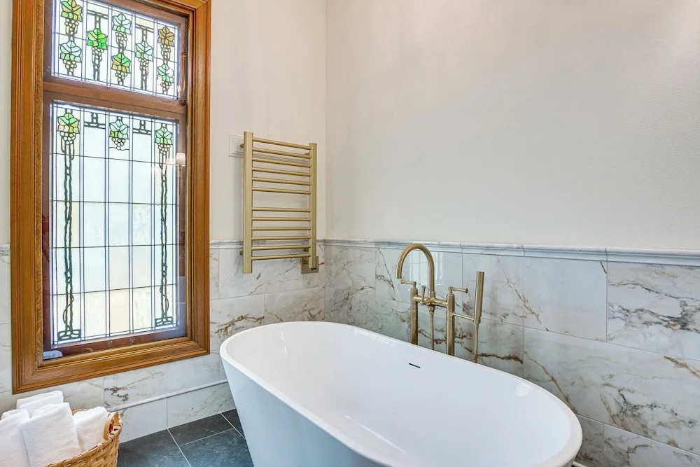 Historic Charnwood Guest House- 1 Mile to Downtown