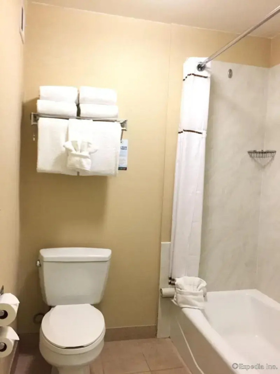 Anaheim Camelot Inn & Suites
